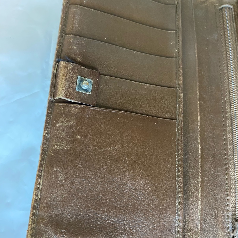 Gucci Tan and Brown Monogram Wallet - Picture 13 of 16